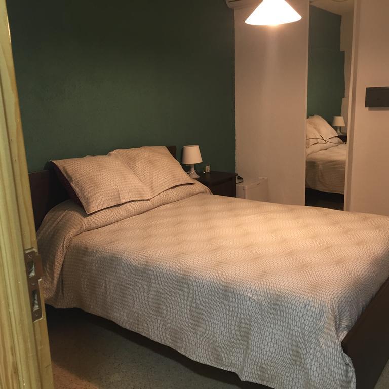 Hostal Tres Cantos Buitenkant foto
